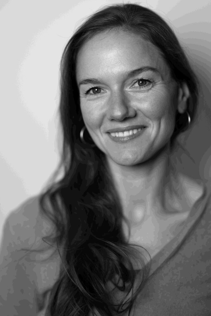 Porträt von Laura McLardy im Atelier